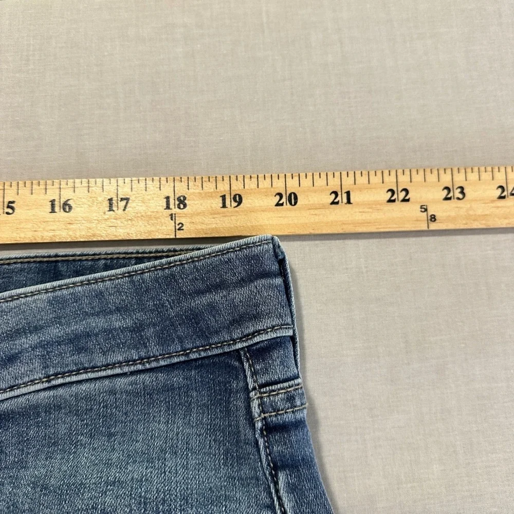 Liz Claiborne Women's 18 Wide Leg Jeans Blue High-Rise Parkside Wash Stretch NEW
